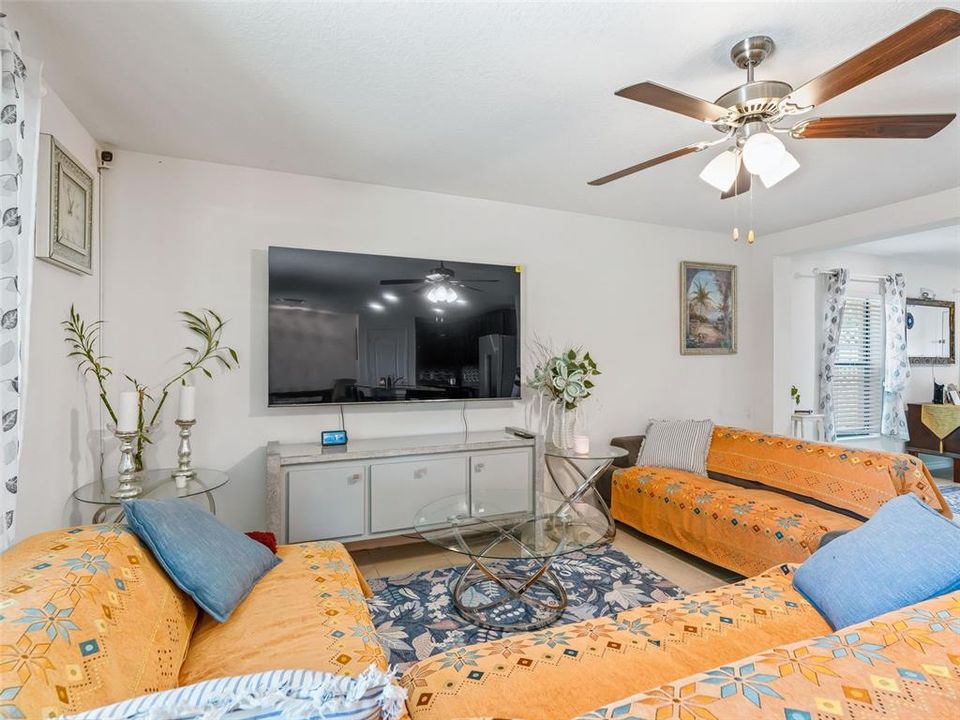 Activo con contrato: $289,000 (4 camas, 2 baños, 1825 Pies cuadrados)