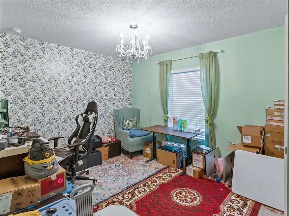 Activo con contrato: $289,000 (4 camas, 2 baños, 1825 Pies cuadrados)