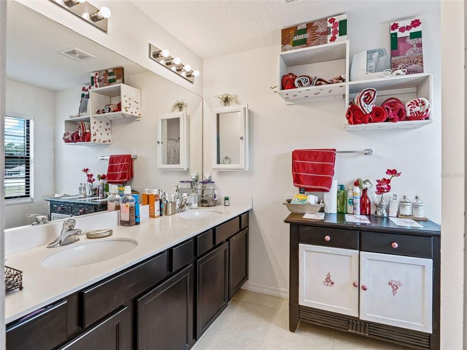 Activo con contrato: $289,000 (4 camas, 2 baños, 1825 Pies cuadrados)