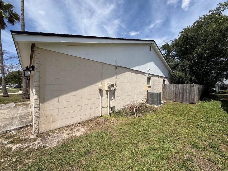 Activo con contrato: $318,000 (3 camas, 2 baños, 1684 Pies cuadrados)