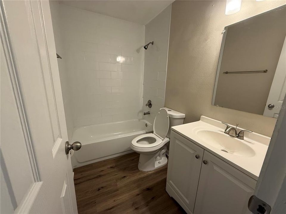 Activo con contrato: $318,000 (3 camas, 2 baños, 1684 Pies cuadrados)