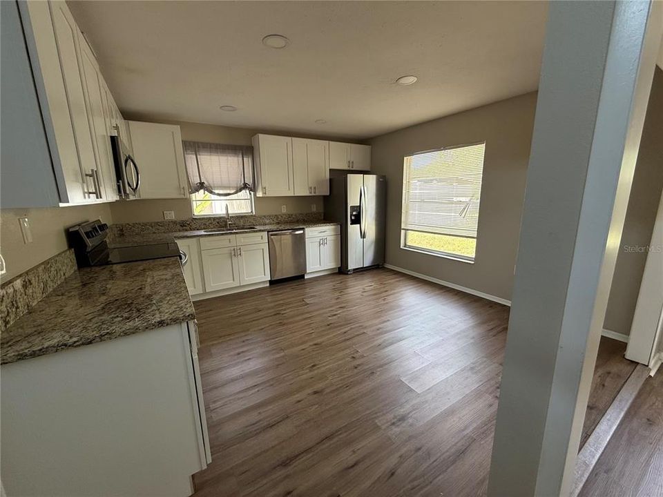 Activo con contrato: $318,000 (3 camas, 2 baños, 1684 Pies cuadrados)