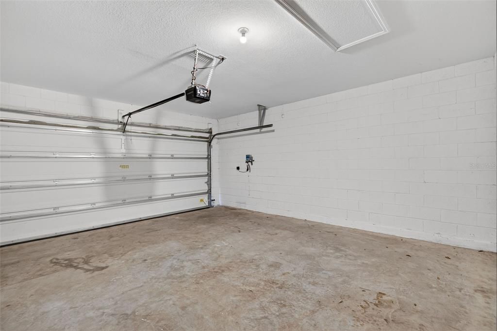 Active With Contract: $349,900 (3 beds, 2 baths, 1774 Square Feet)