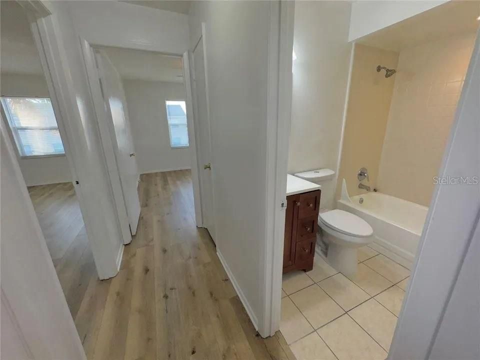 На продажу: $174,900 (2 спален, 2 ванн, 905 Квадратных фут)