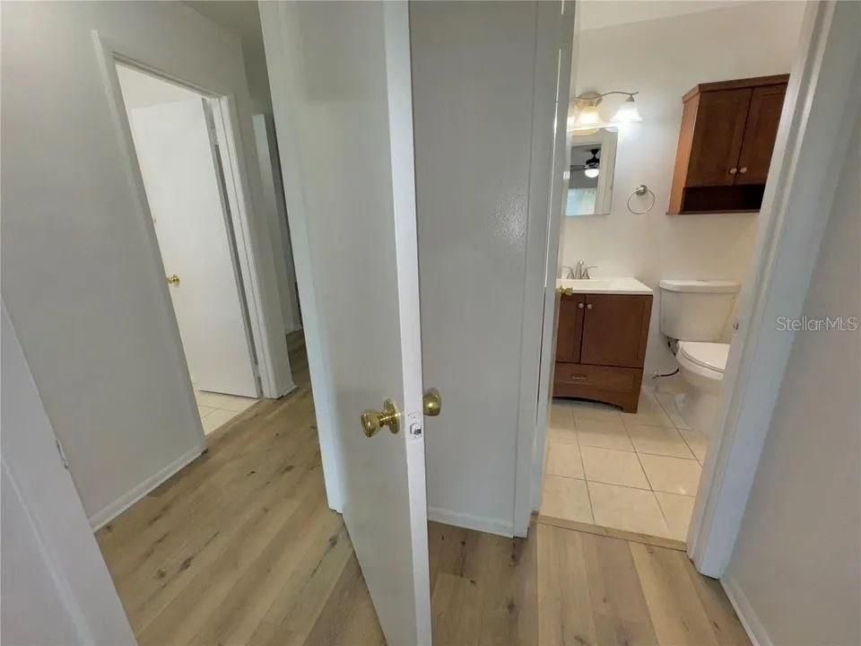 На продажу: $174,900 (2 спален, 2 ванн, 905 Квадратных фут)