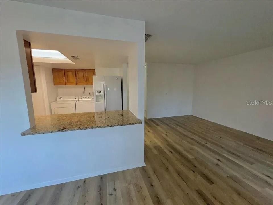 На продажу: $174,900 (2 спален, 2 ванн, 905 Квадратных фут)