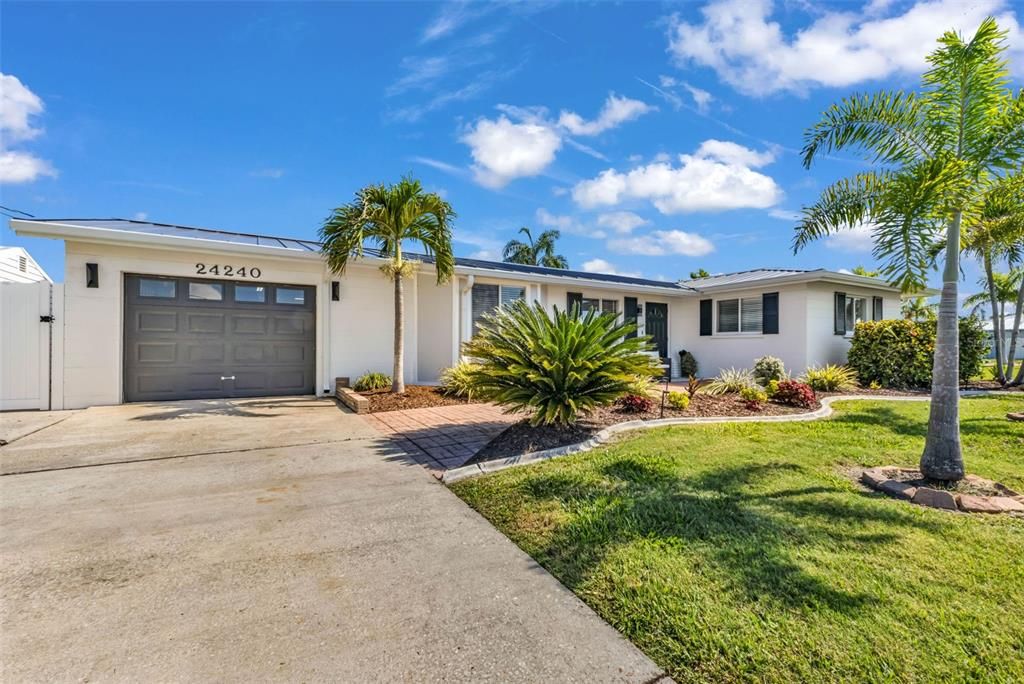 For Sale: $585,000 (2 beds, 2 baths, 1766 Square Feet)