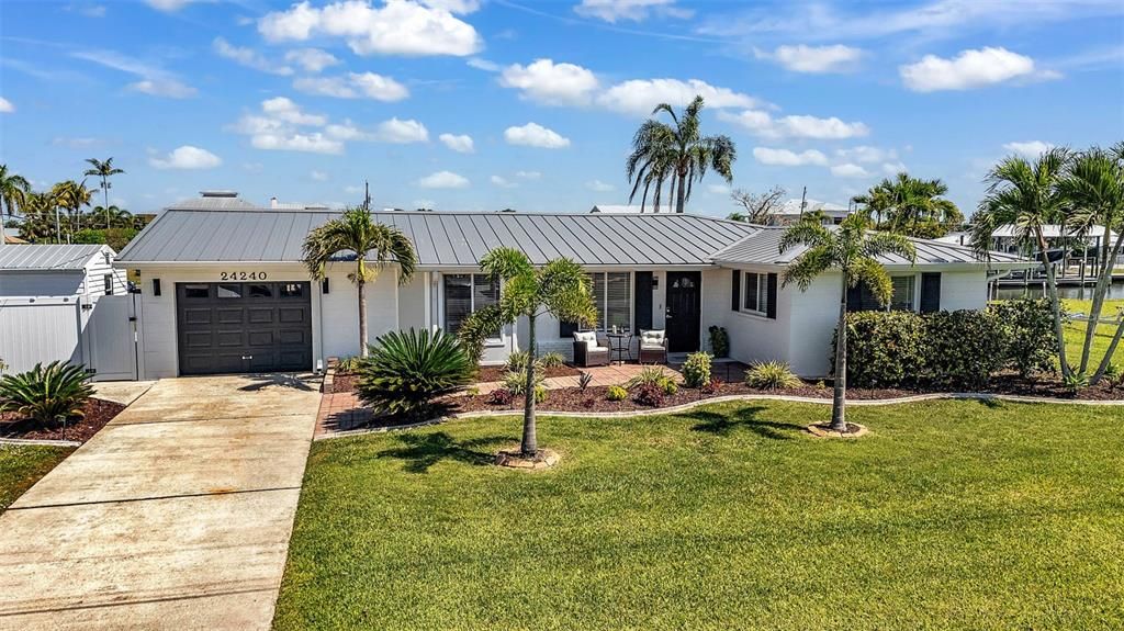 For Sale: $585,000 (2 beds, 2 baths, 1766 Square Feet)