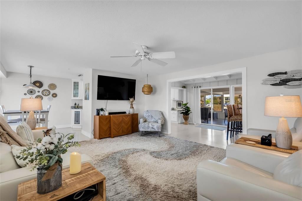 For Sale: $585,000 (2 beds, 2 baths, 1766 Square Feet)