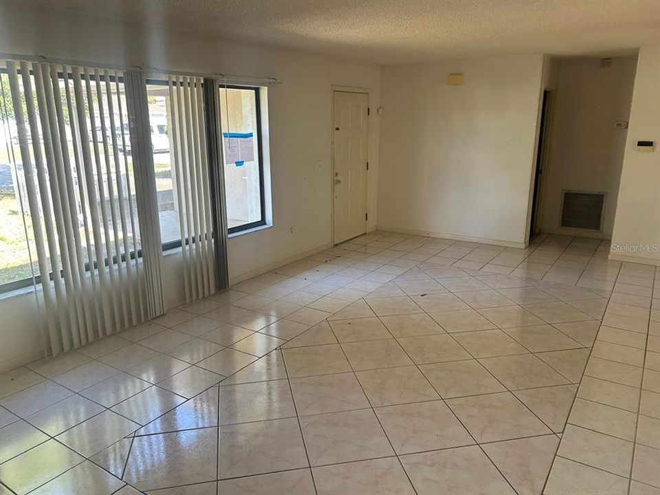 En Venta: $250,000 (3 camas, 2 baños, 1379 Pies cuadrados)