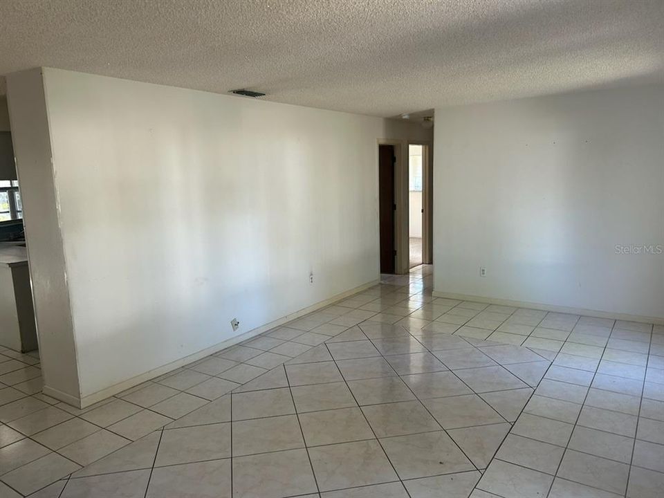 En Venta: $250,000 (3 camas, 2 baños, 1379 Pies cuadrados)