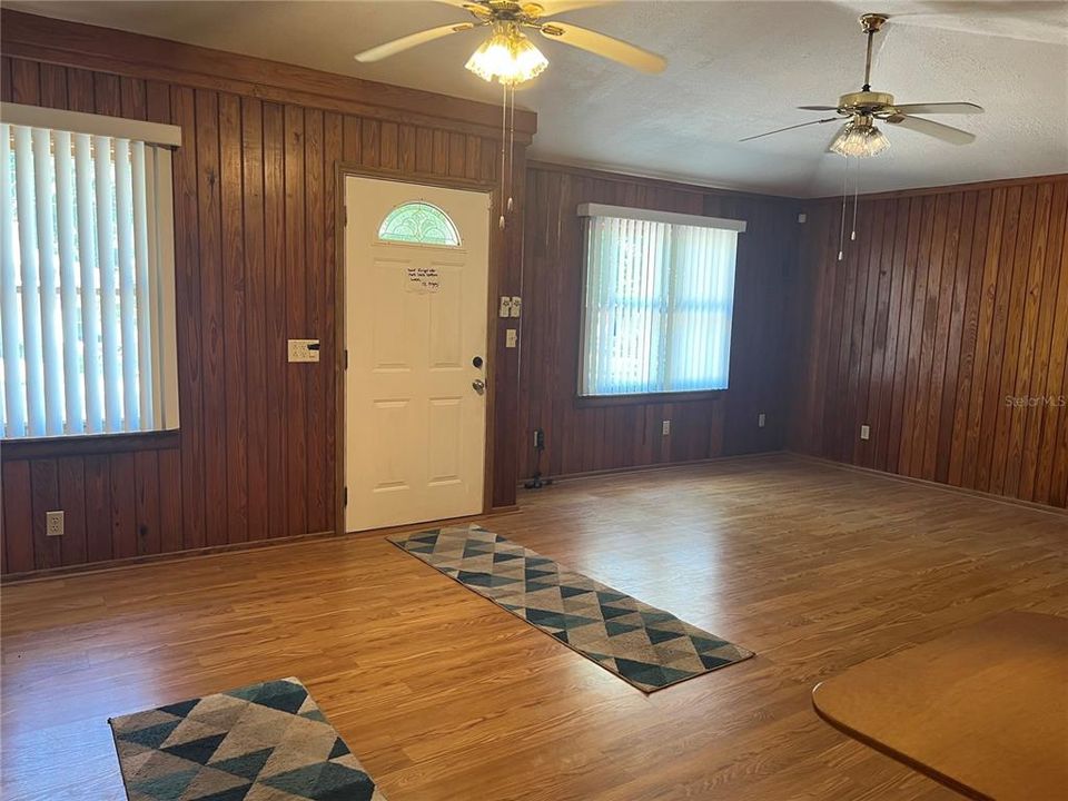 For Sale: $219,900 (3 beds, 1 baths, 1068 Square Feet)