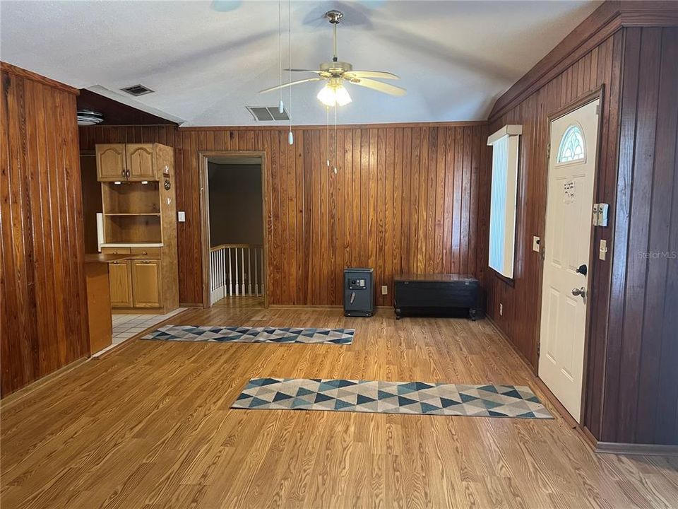For Sale: $219,900 (3 beds, 1 baths, 1068 Square Feet)