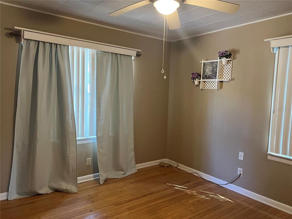 For Sale: $219,900 (3 beds, 1 baths, 1068 Square Feet)