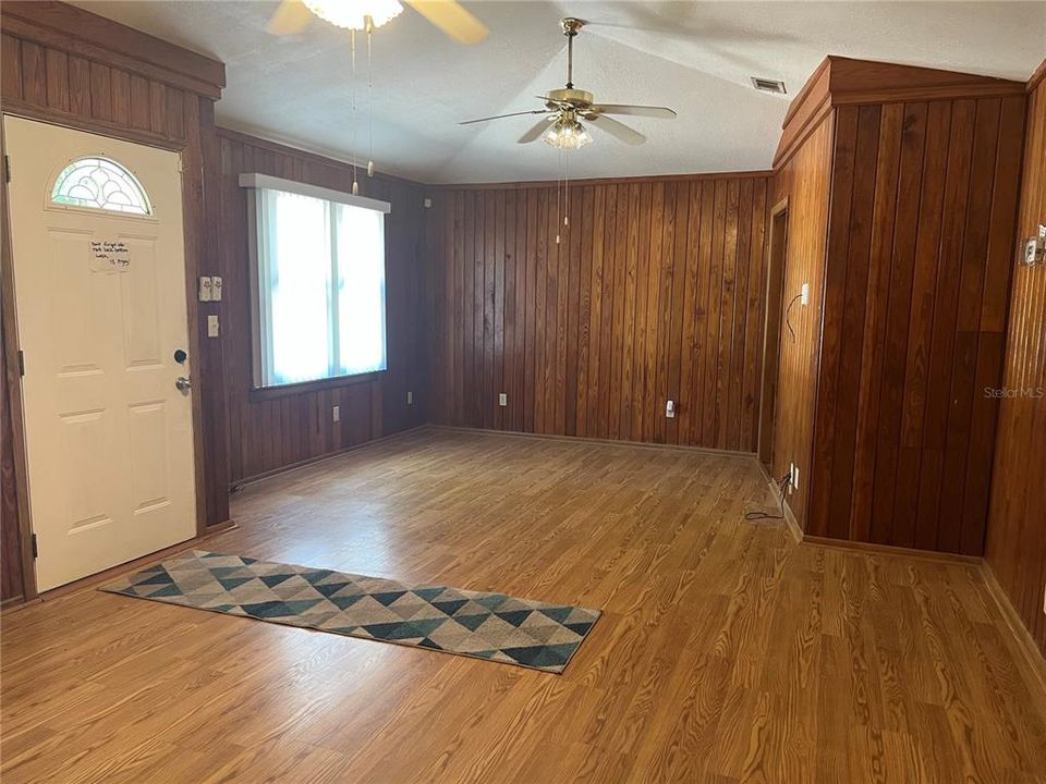 For Sale: $219,900 (3 beds, 1 baths, 1068 Square Feet)