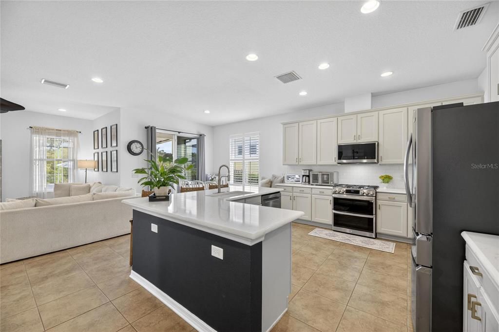Active With Contract: $725,000 (4 beds, 2 baths, 3092 Square Feet)