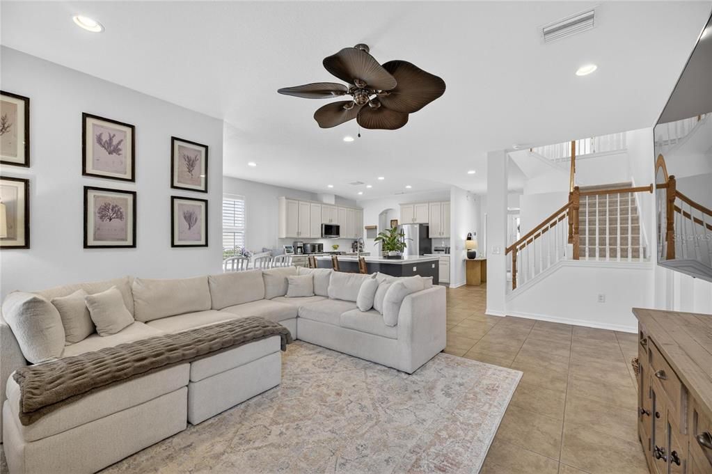 Active With Contract: $725,000 (4 beds, 2 baths, 3092 Square Feet)