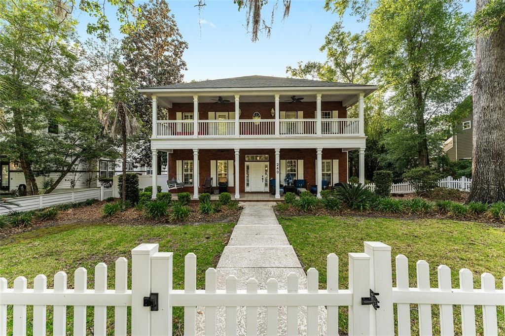 En Venta: $799,000 (4 camas, 3 baños, 2837 Pies cuadrados)