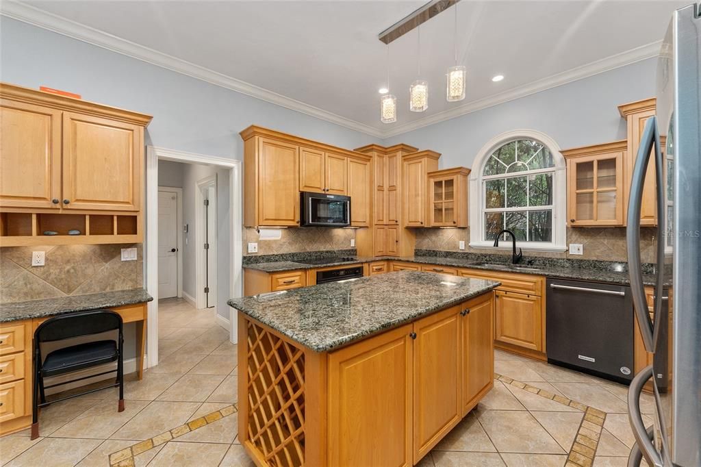 En Venta: $799,000 (4 camas, 3 baños, 2837 Pies cuadrados)