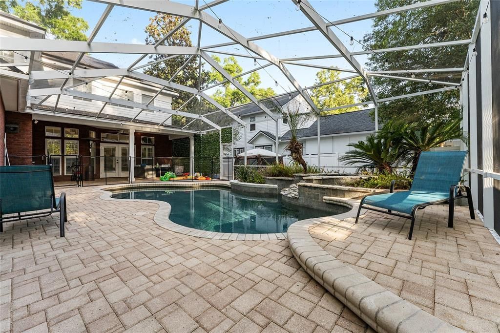 En Venta: $799,000 (4 camas, 3 baños, 2837 Pies cuadrados)
