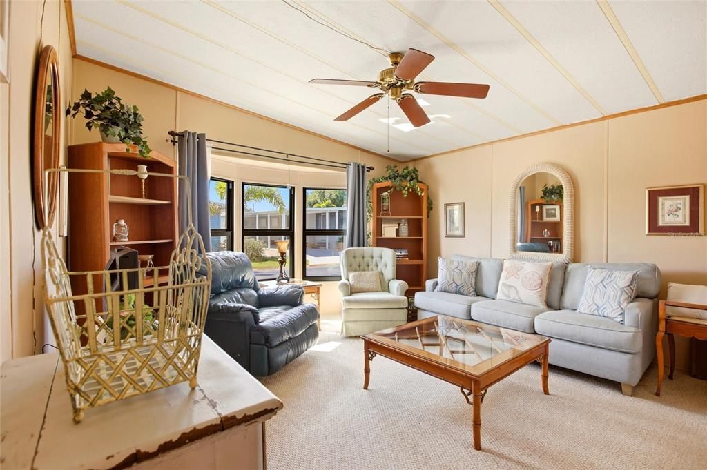 For Sale: $179,900 (3 beds, 2 baths, 1482 Square Feet)