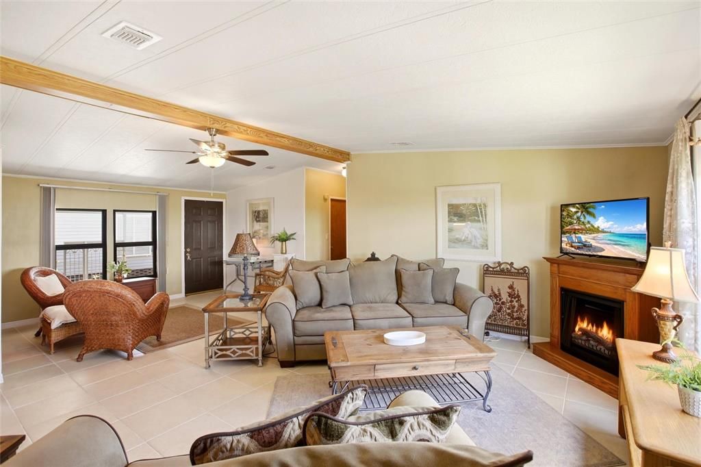 For Sale: $179,900 (3 beds, 2 baths, 1482 Square Feet)