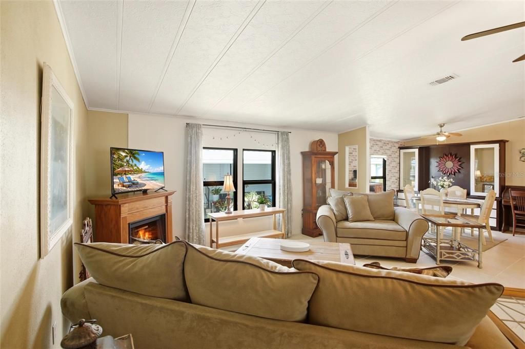 For Sale: $179,900 (3 beds, 2 baths, 1482 Square Feet)