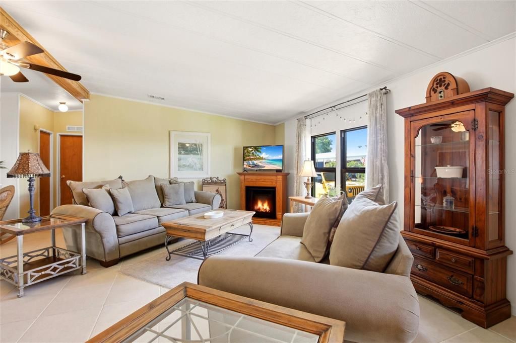For Sale: $179,900 (3 beds, 2 baths, 1482 Square Feet)