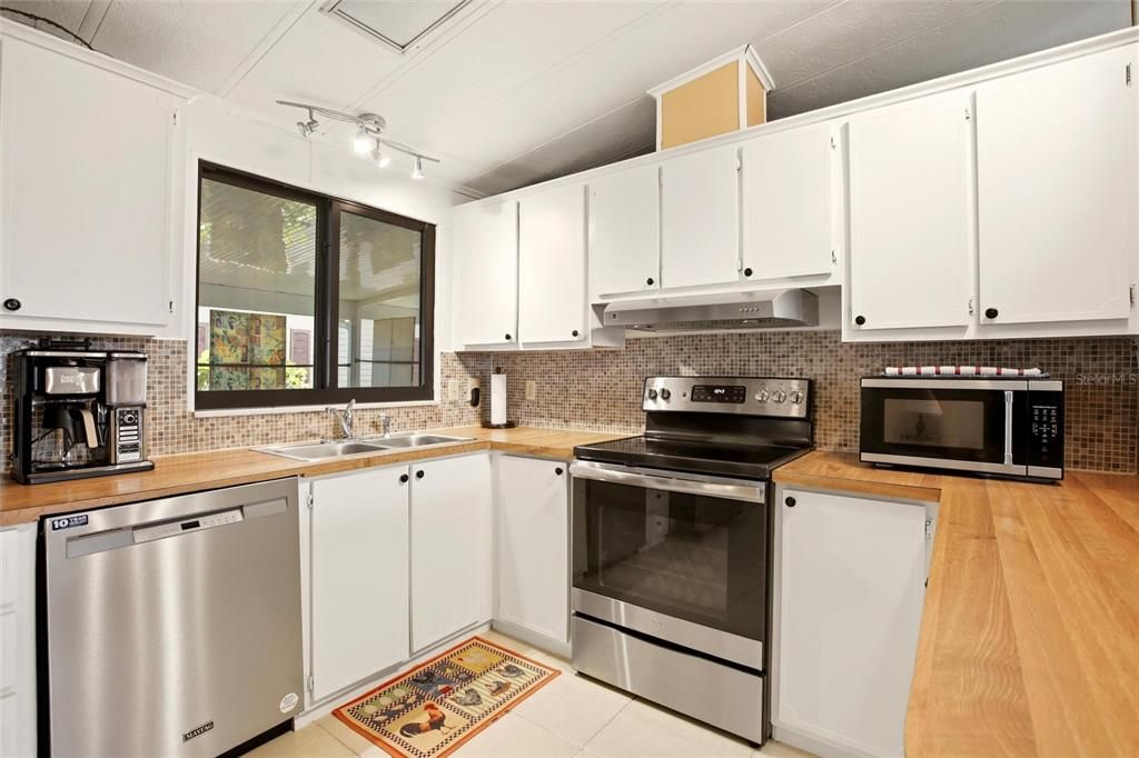 For Sale: $179,900 (3 beds, 2 baths, 1482 Square Feet)