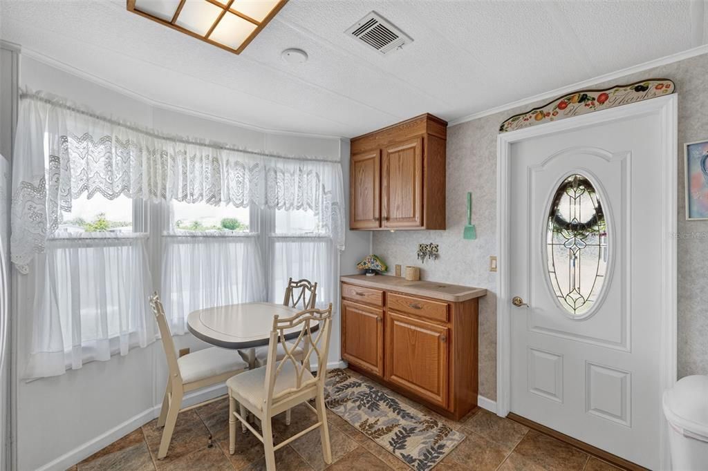 For Sale: $145,000 (2 beds, 2 baths, 1244 Square Feet)