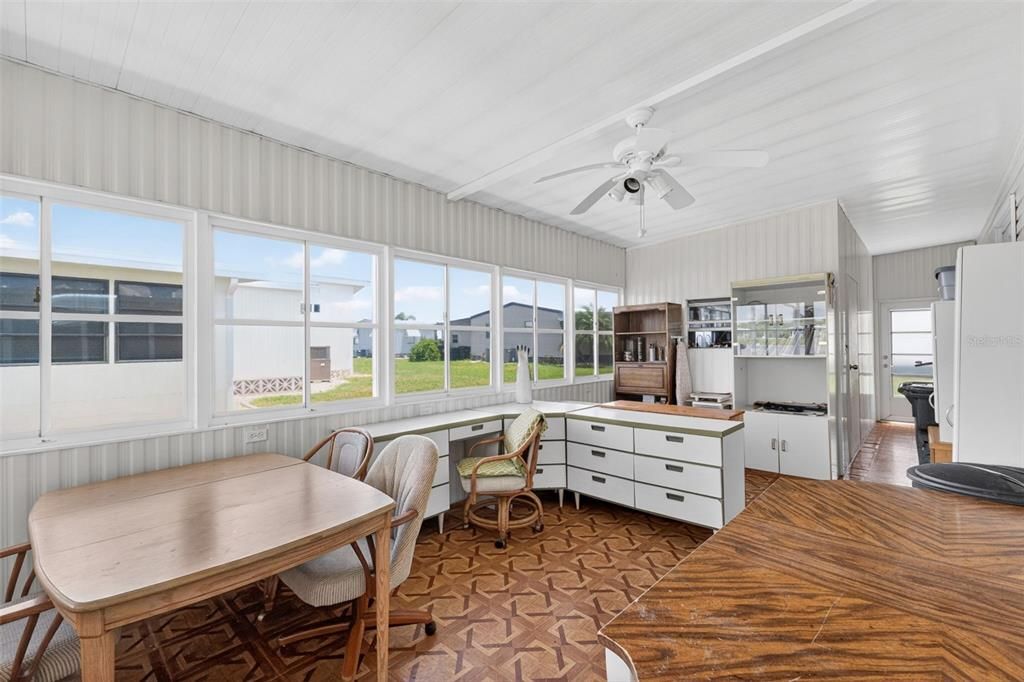 For Sale: $145,000 (2 beds, 2 baths, 1244 Square Feet)