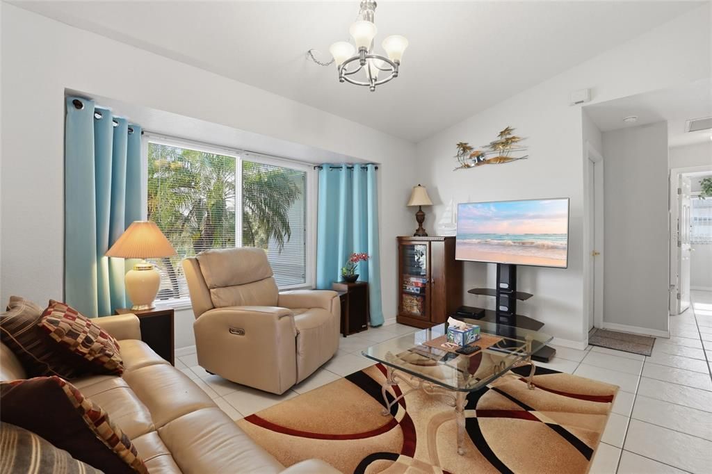 В аренду: $2,650 (3 спален, 2 ванн, 1369 Квадратных фут)