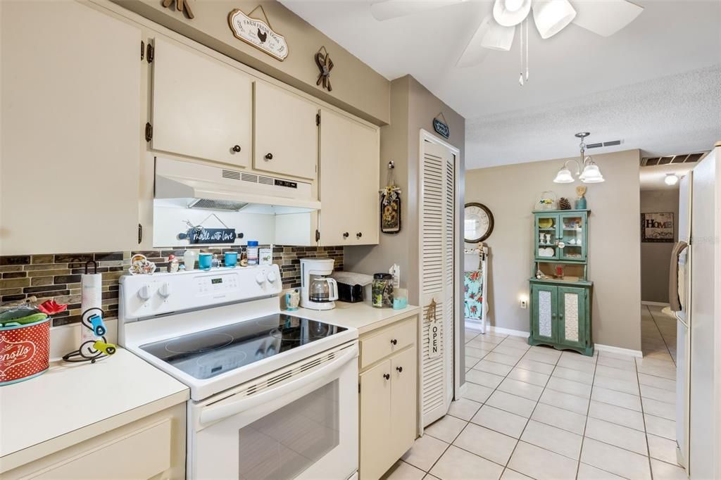 Activo con contrato: $230,000 (3 camas, 2 baños, 1223 Pies cuadrados)