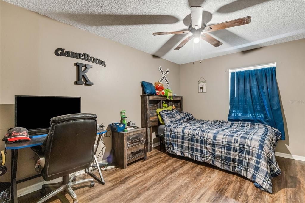 Activo con contrato: $230,000 (3 camas, 2 baños, 1223 Pies cuadrados)