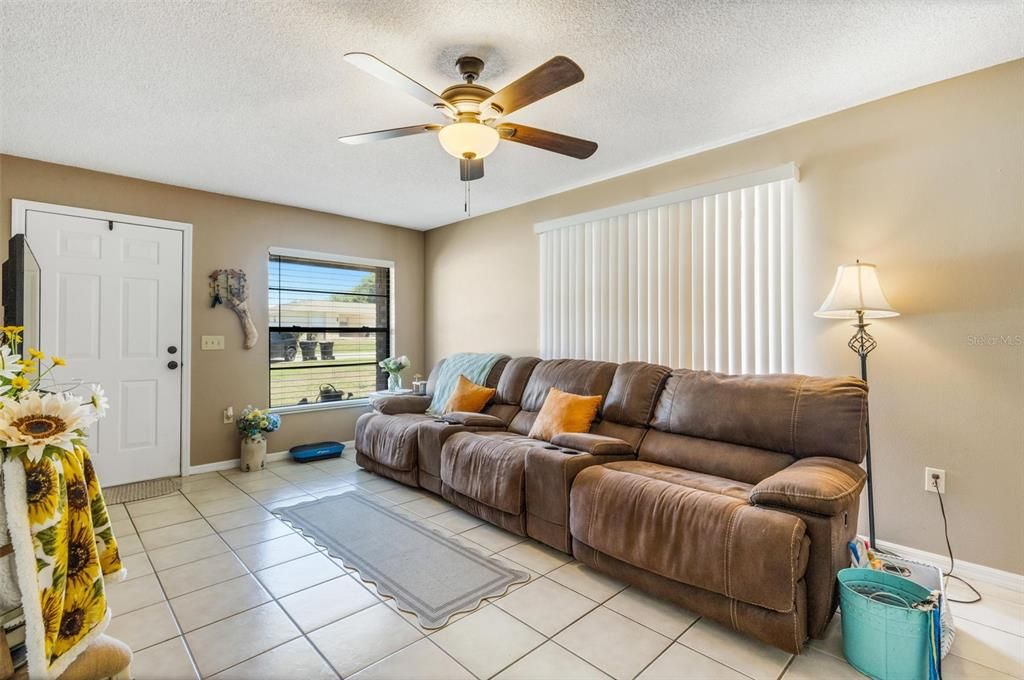 Activo con contrato: $230,000 (3 camas, 2 baños, 1223 Pies cuadrados)