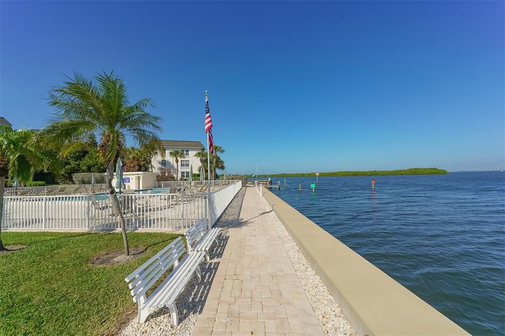 For Sale: $475,000 (2 beds, 2 baths, 1132 Square Feet)