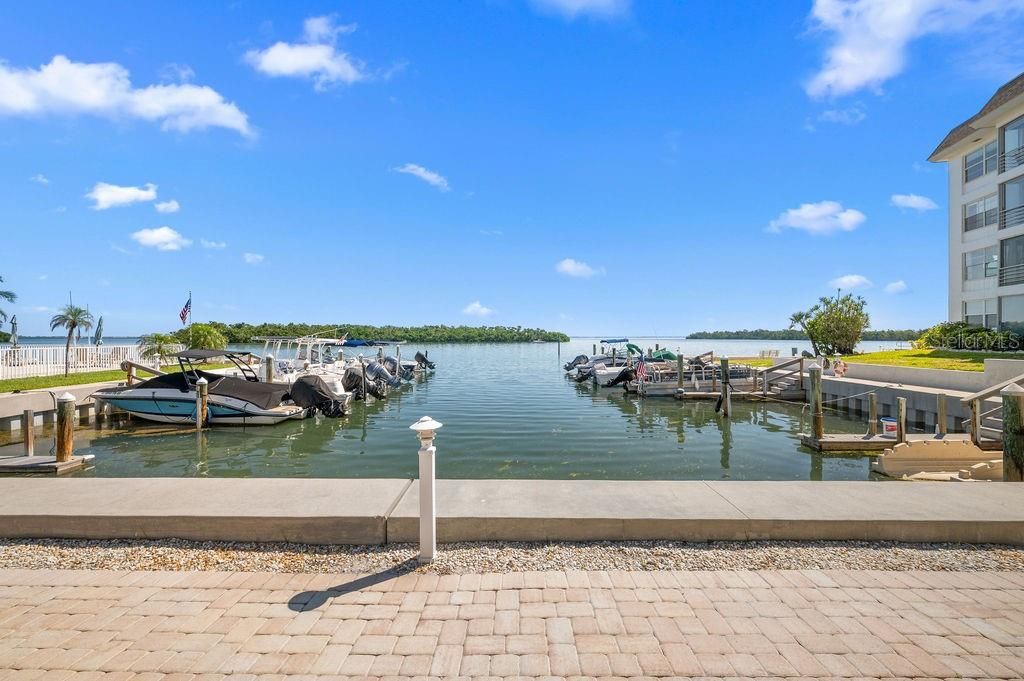 For Sale: $475,000 (2 beds, 2 baths, 1132 Square Feet)