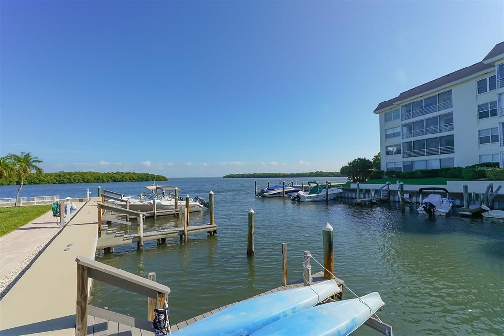 For Sale: $475,000 (2 beds, 2 baths, 1132 Square Feet)