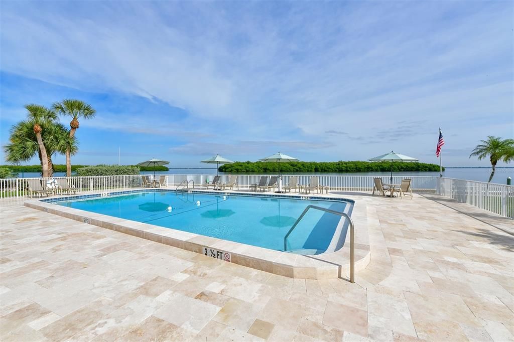 For Sale: $475,000 (2 beds, 2 baths, 1132 Square Feet)