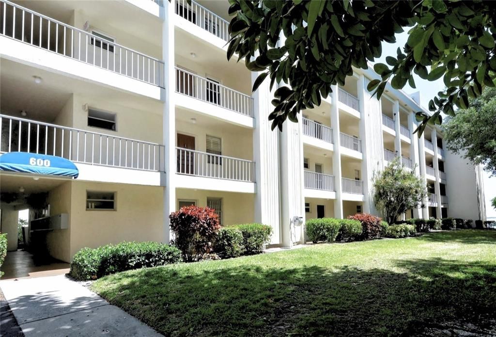 For Sale: $475,000 (2 beds, 2 baths, 1132 Square Feet)