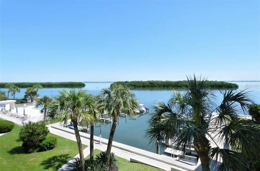 For Sale: $475,000 (2 beds, 2 baths, 1132 Square Feet)