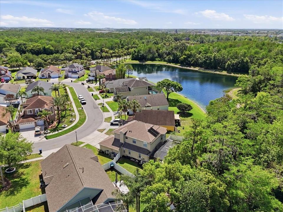 Под контрактом: $599,999 (4 спален, 2 ванн, 2453 Квадратных фут)