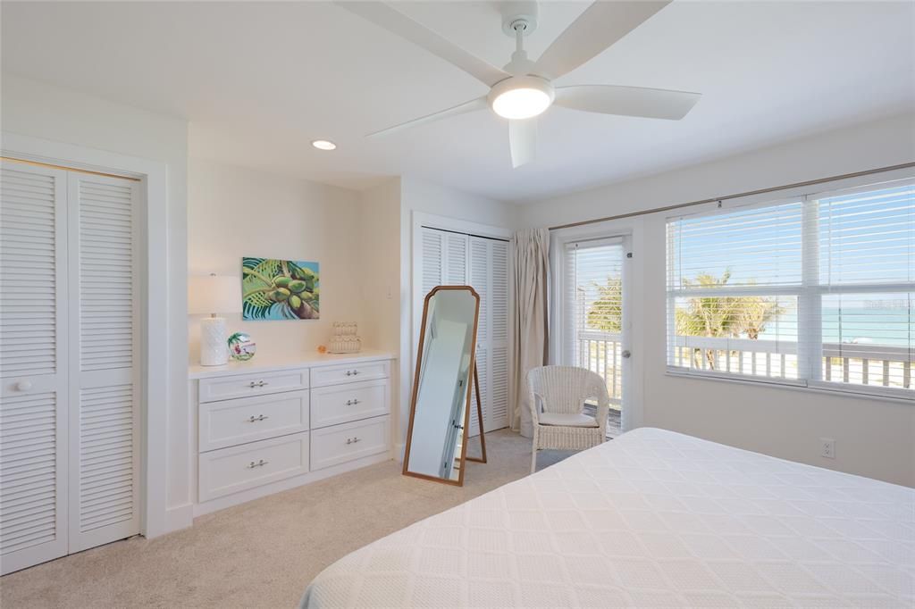For Sale: $2,100,000 (2 beds, 2 baths, 1276 Square Feet)