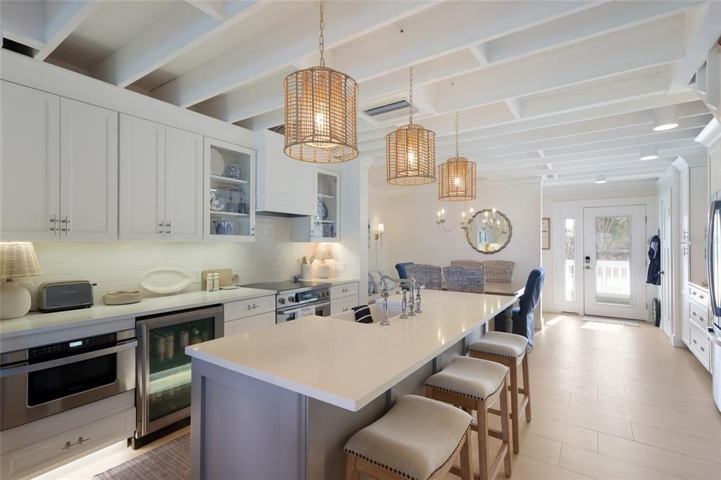 For Sale: $2,100,000 (2 beds, 2 baths, 1276 Square Feet)