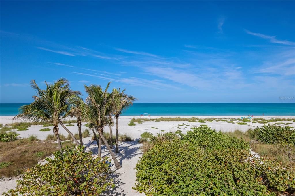 For Sale: $2,100,000 (2 beds, 2 baths, 1276 Square Feet)