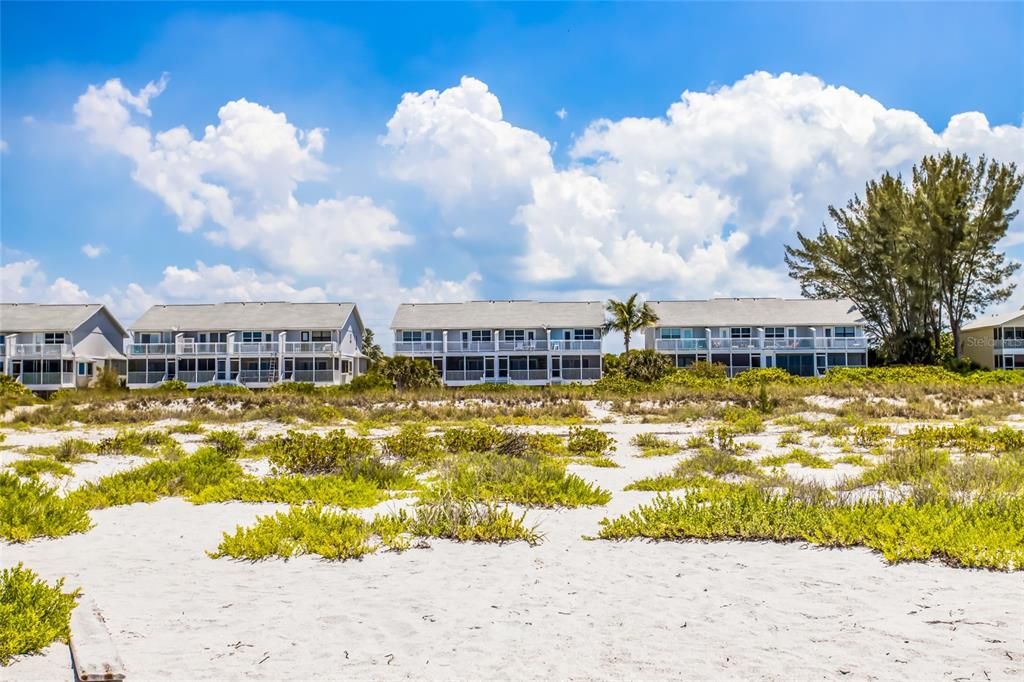 For Sale: $2,100,000 (2 beds, 2 baths, 1276 Square Feet)