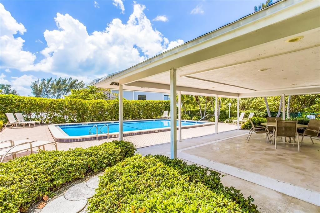 For Sale: $2,100,000 (2 beds, 2 baths, 1276 Square Feet)
