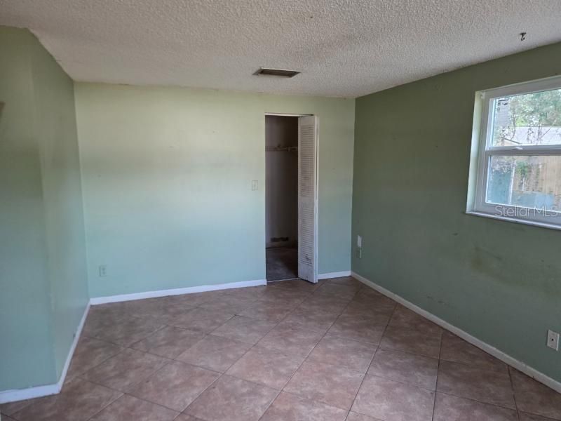 Active With Contract: $161,000 (3 beds, 2 baths, 1368 Square Feet)