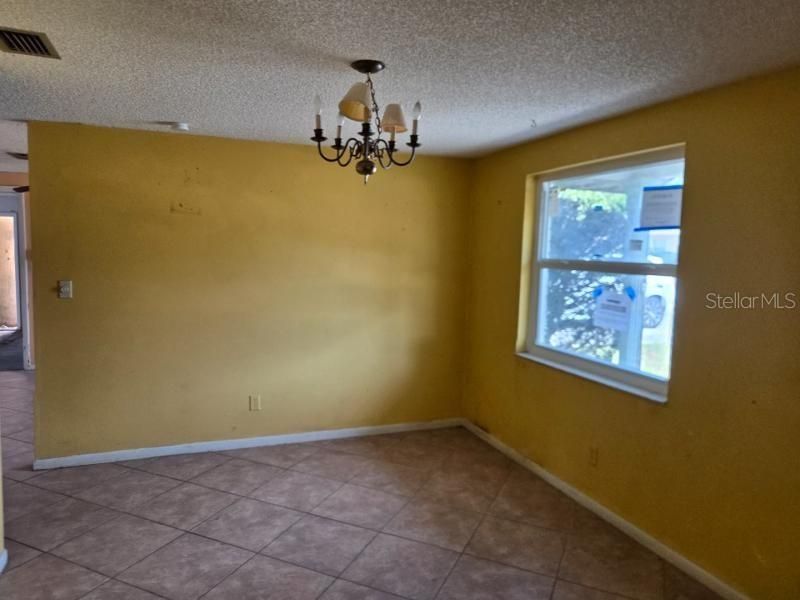 Active With Contract: $161,000 (3 beds, 2 baths, 1368 Square Feet)