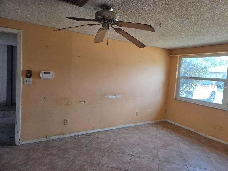Active With Contract: $161,000 (3 beds, 2 baths, 1368 Square Feet)
